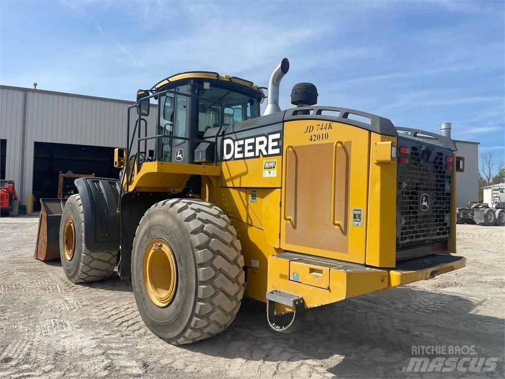 John Deere 744K Kolesni nakladalci