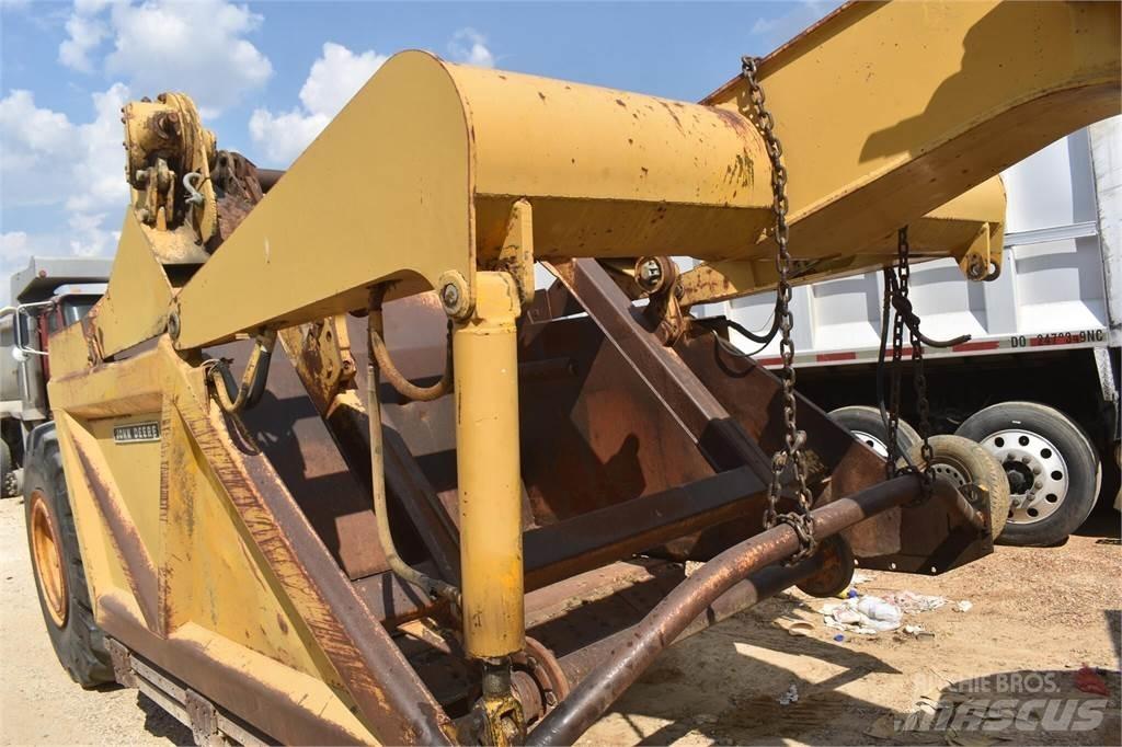 John Deere 760A Strgalci