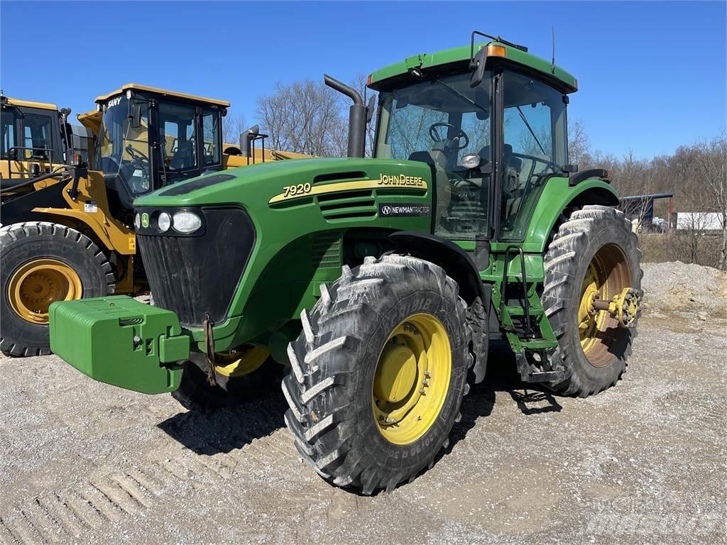 John Deere 7920 Traktorji