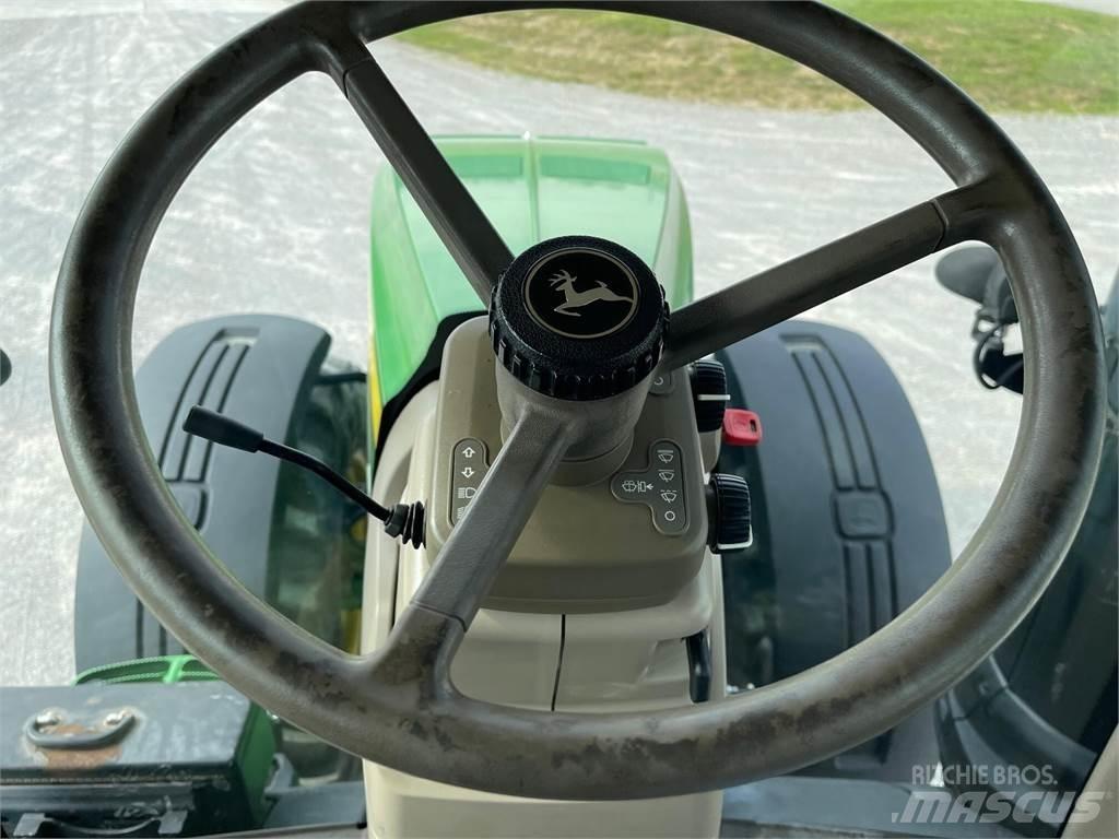 John Deere 8245R Traktorji