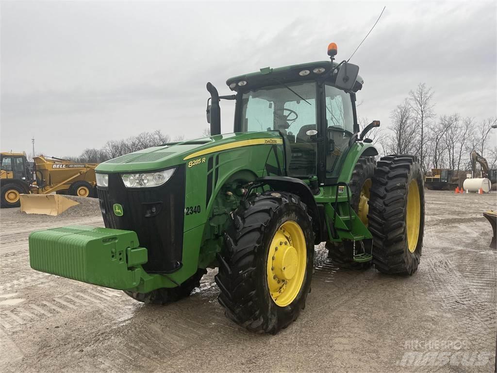John Deere 8310R Traktorji