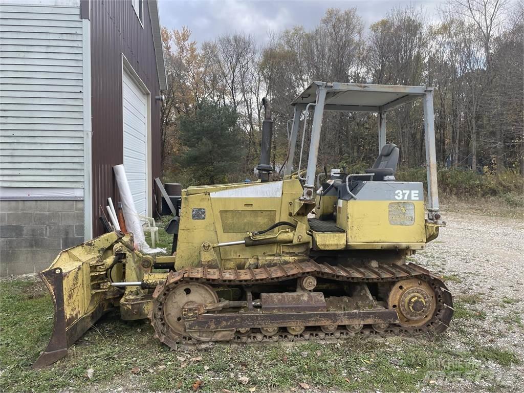 Komatsu D37E-5 Buldožerji goseničarji