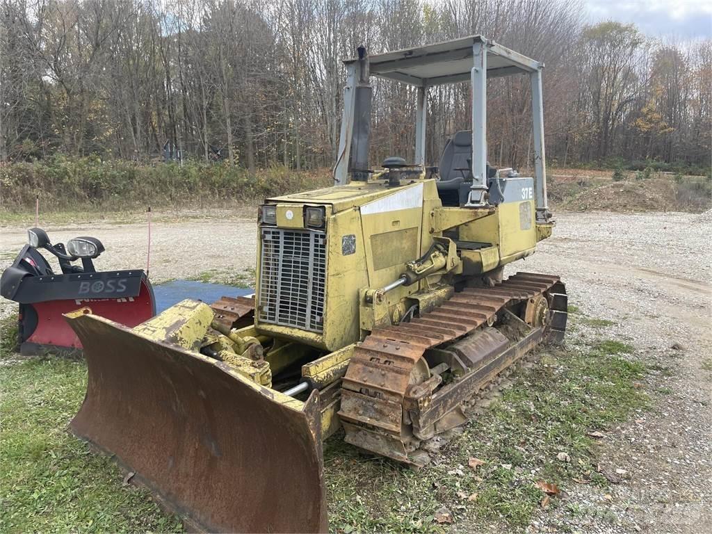 Komatsu D37E-5 Buldožerji goseničarji