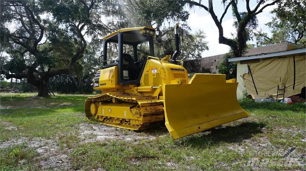 Komatsu D39PX-24 Buldožerji goseničarji