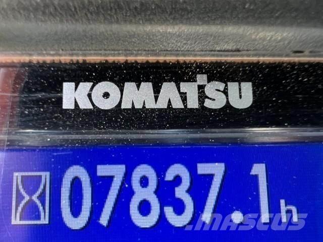 Komatsu D65PX-18 Buldožerji goseničarji