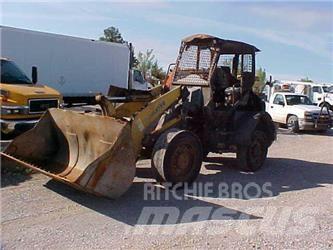 Komatsu WA100 Kolesni nakladalci