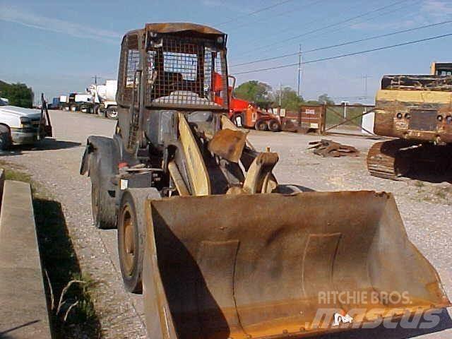 Komatsu WA100 Kolesni nakladalci