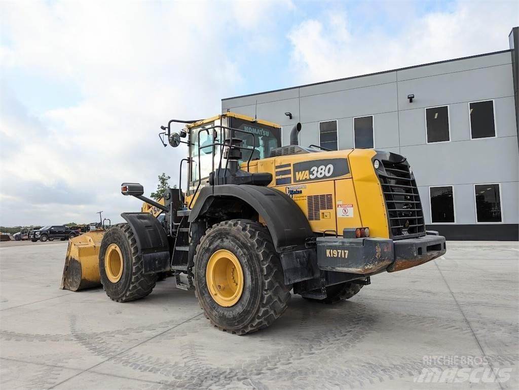 Komatsu WA380-8 Kolesni nakladalci