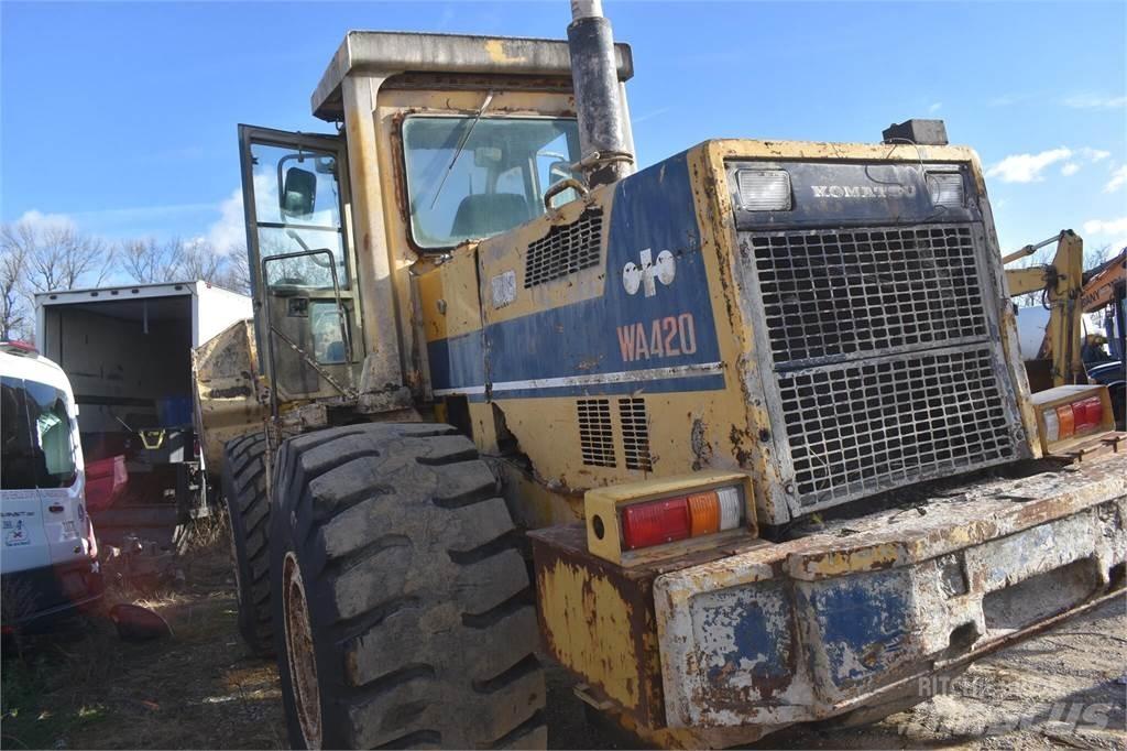 Komatsu WA420 Kolesni nakladalci