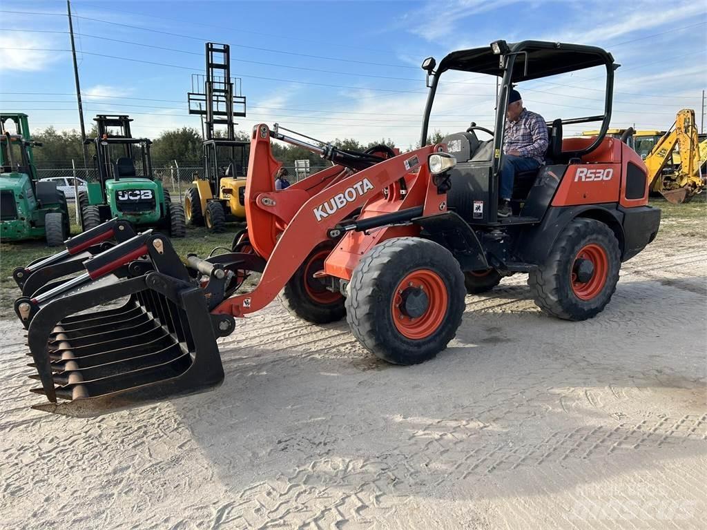 Kubota R530 Kolesni nakladalci