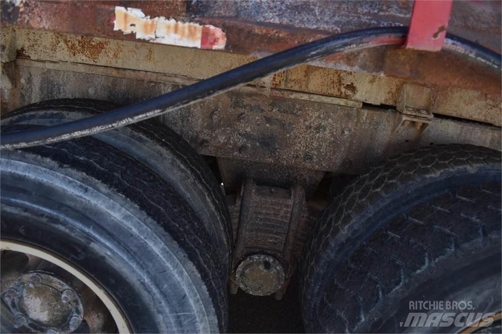 Mack DM685S Tovornjaki cisterne
