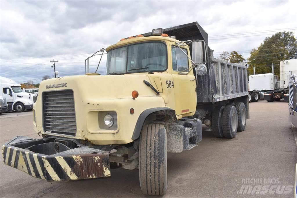 Mack DM690S Kiper tovornjaki