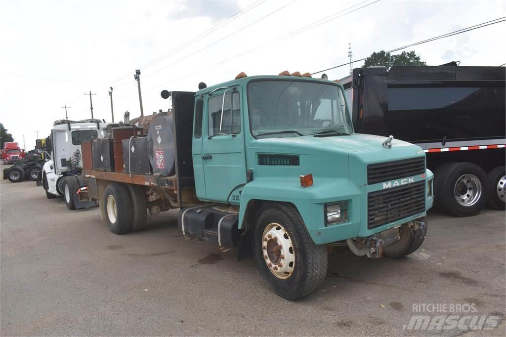 Mack MIDLINER CS200 Tovornjaki cisterne