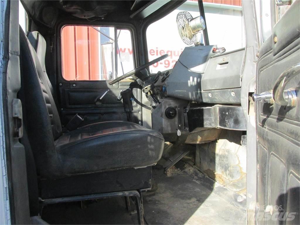 Mack R685S Tovornjaki cisterne