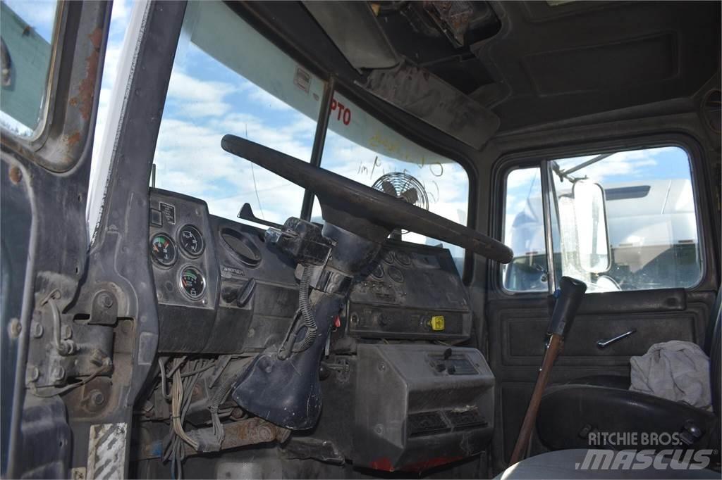 Mack RD688S Kiper tovornjaki