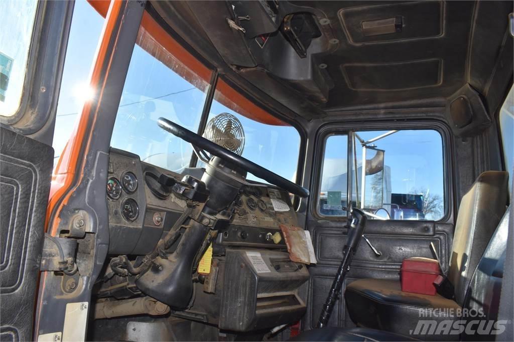 Mack RD688S Kiper tovornjaki