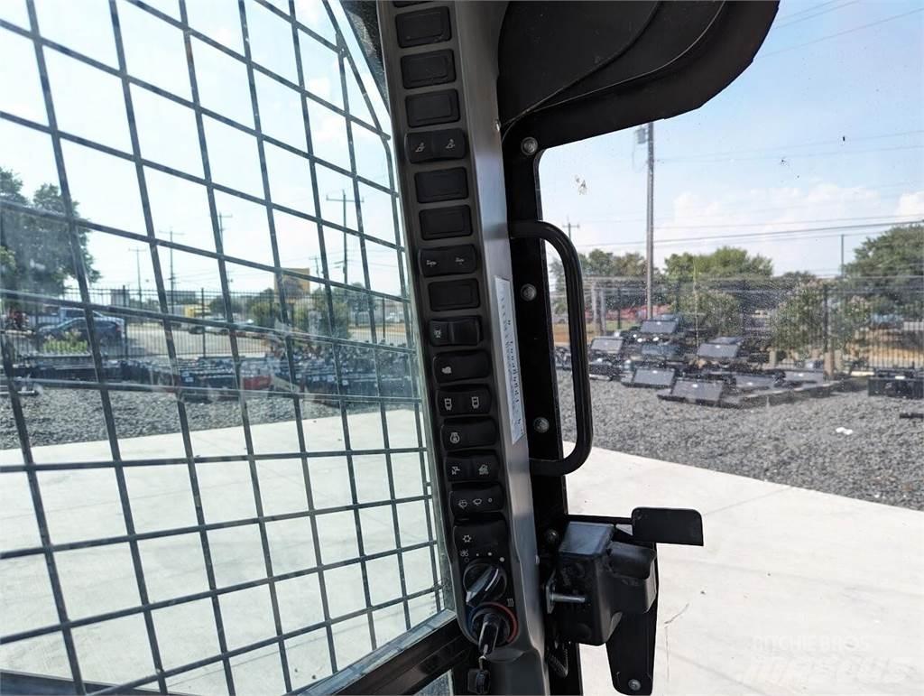 New Holland C362 Skid steer mini nakladalci