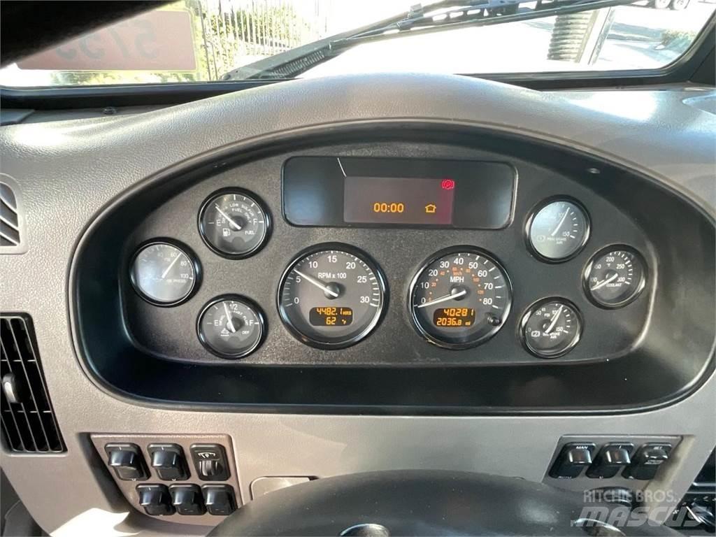 Peterbilt 348 Tovornjaki cisterne