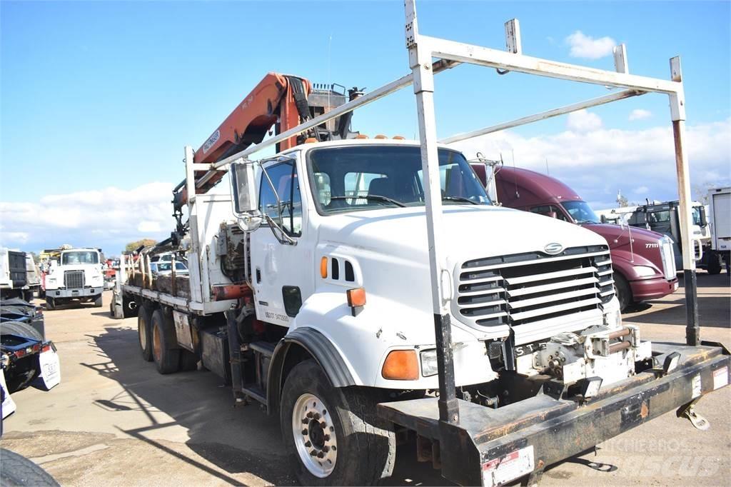 Sterling L8500 Tovornjaki z žerjavom