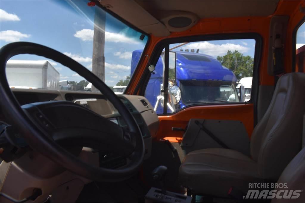 Sterling L9500 Tovornjaki z žerjavom