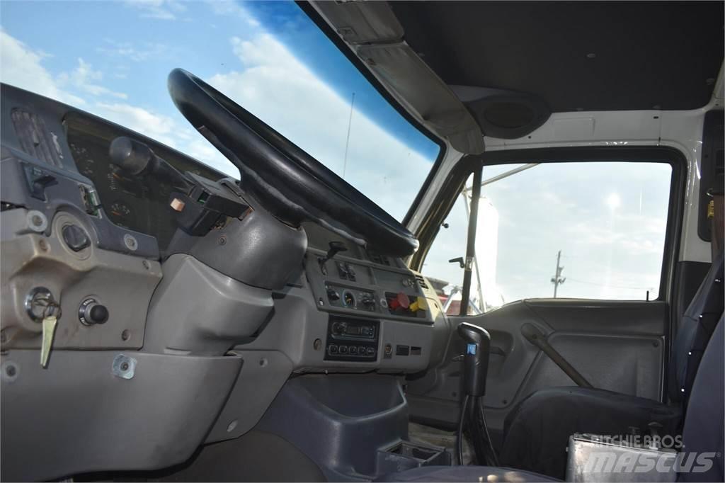 Sterling LT9500 Tovornjaki z žerjavom