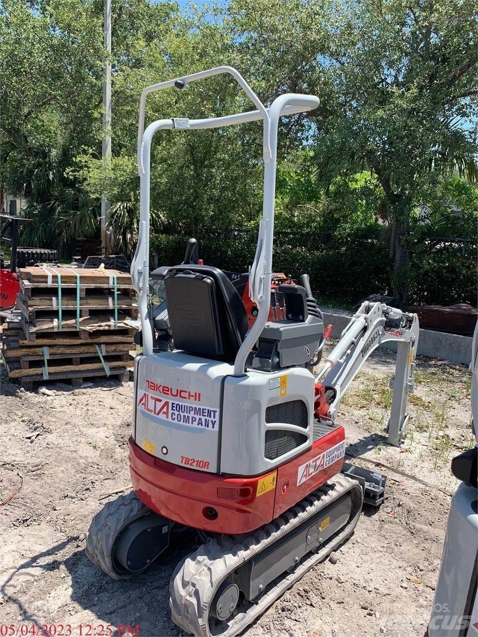 Takeuchi TB210R Mini bagri <7t