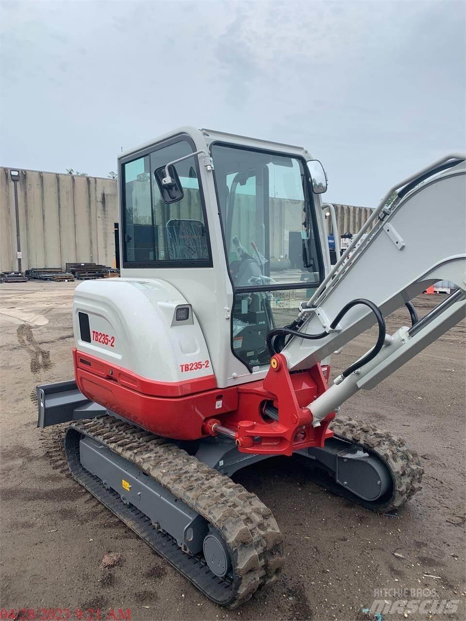 Takeuchi TB235-2 Mini bagri <7t