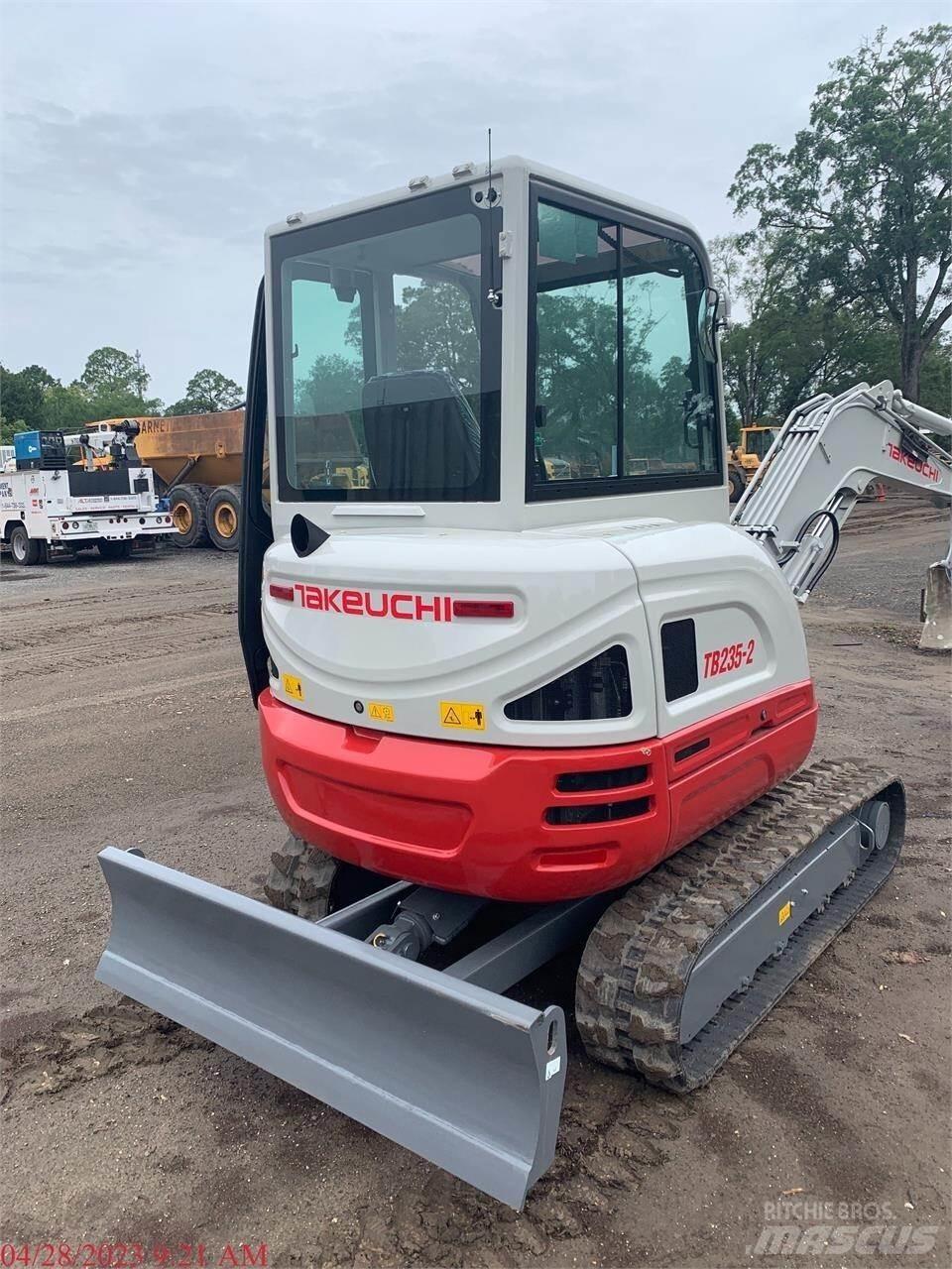 Takeuchi TB235-2 Mini bagri <7t