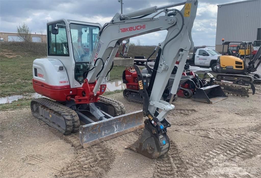 Takeuchi TB235-2 Mini bagri <7t