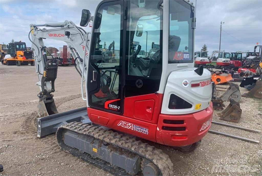 Takeuchi TB235-2 Mini bagri <7t