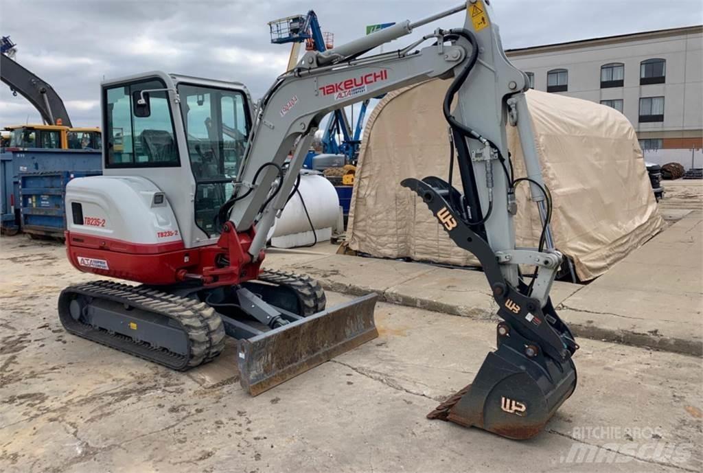 Takeuchi TB235-2 Mini bagri <7t