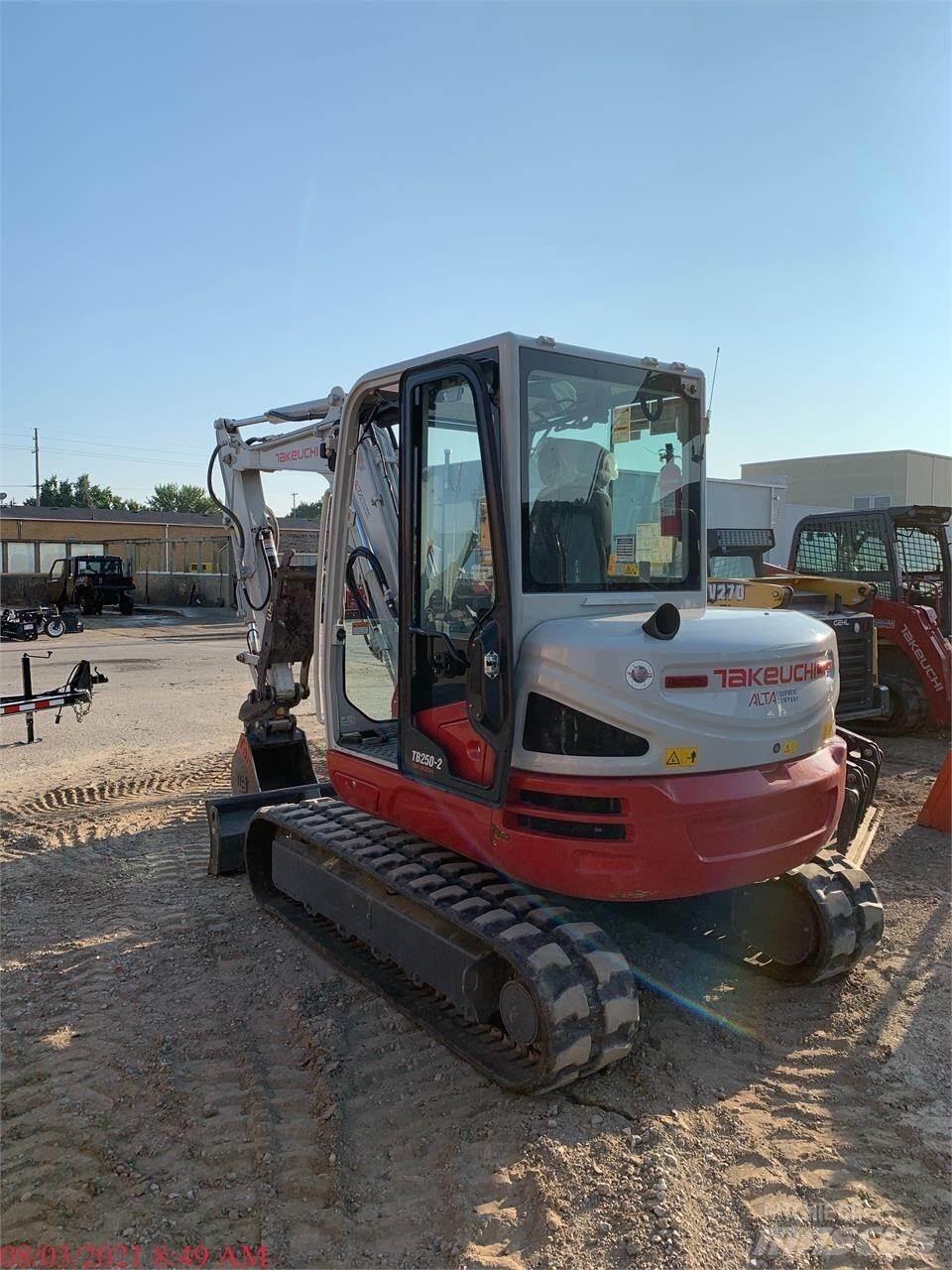 Takeuchi TB250-2 Mini bagri <7t