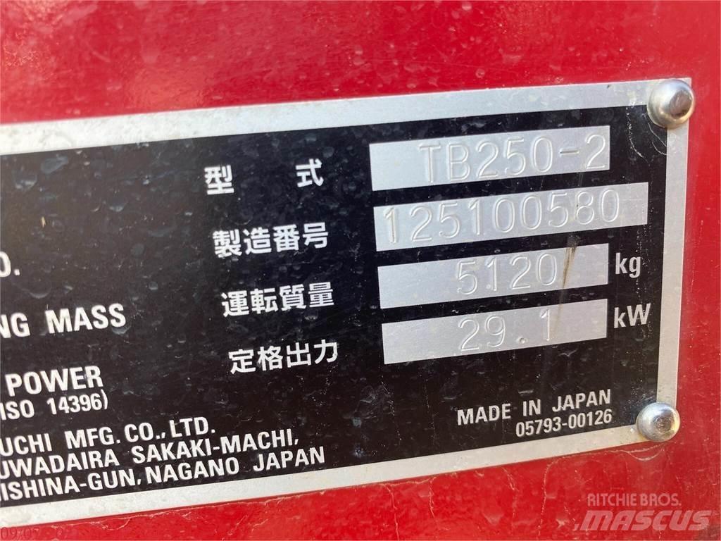 Takeuchi TB250-2 Mini bagri <7t