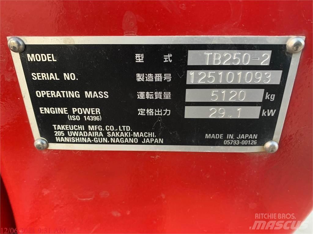 Takeuchi TB250-2 Mini bagri <7t