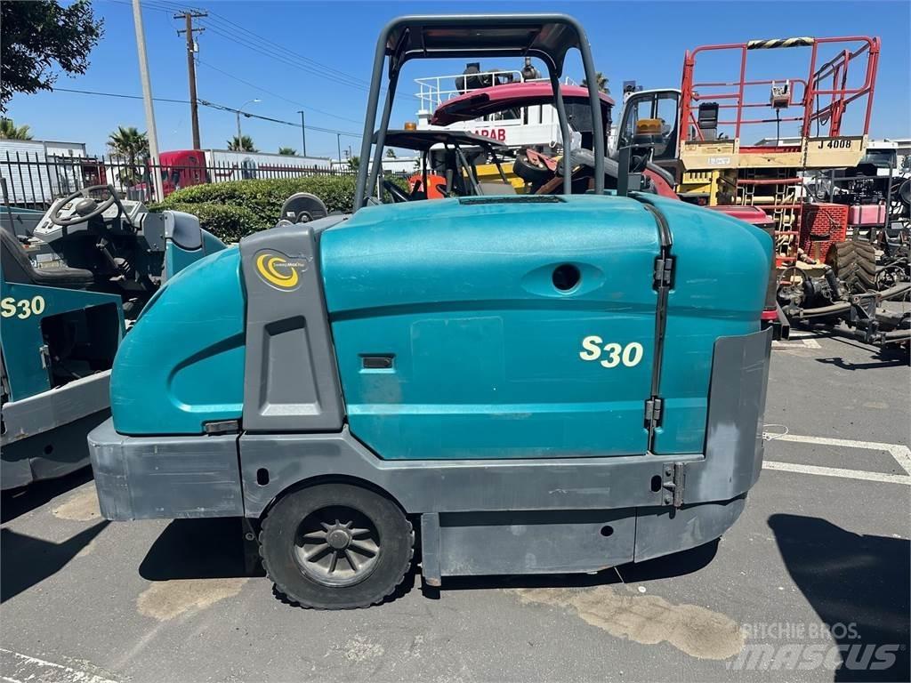 Tennant S30 Cestni pometači