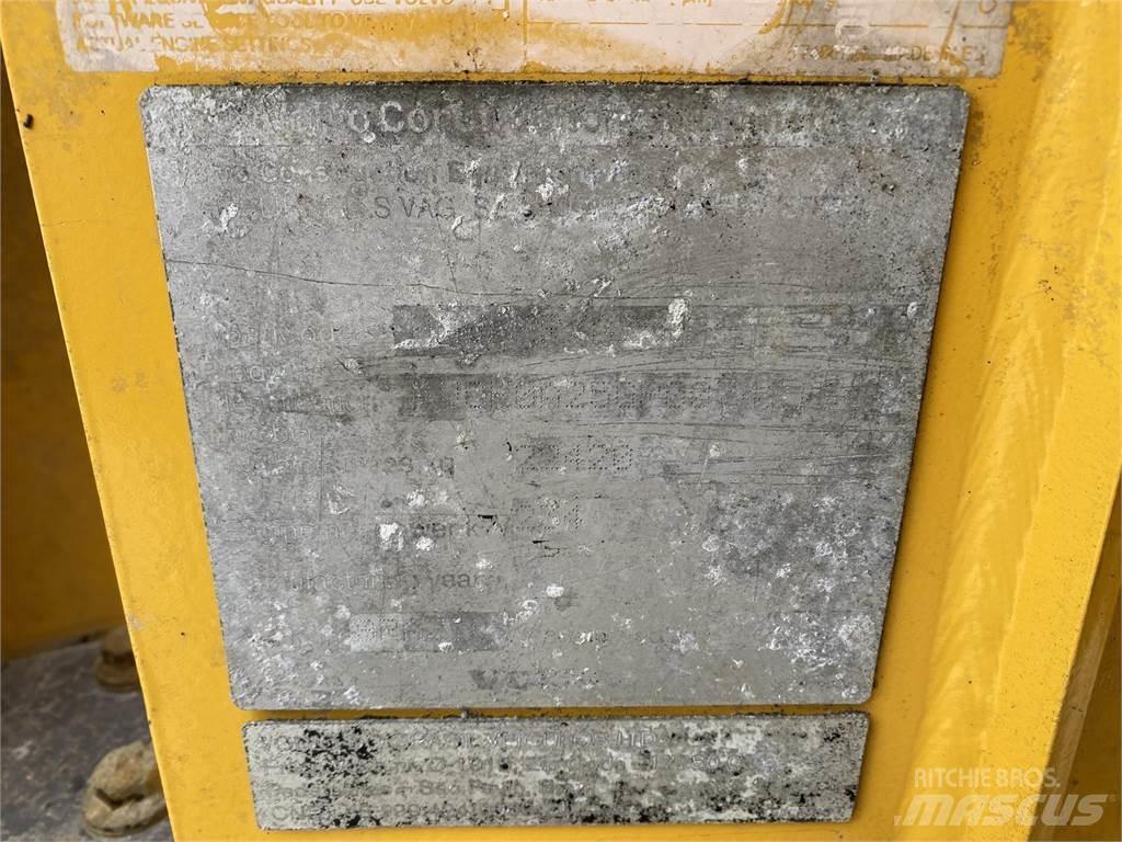 Volvo A25G Zglobni demperji