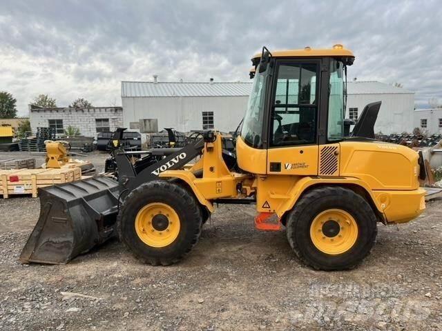 Volvo L30G Kolesni nakladalci