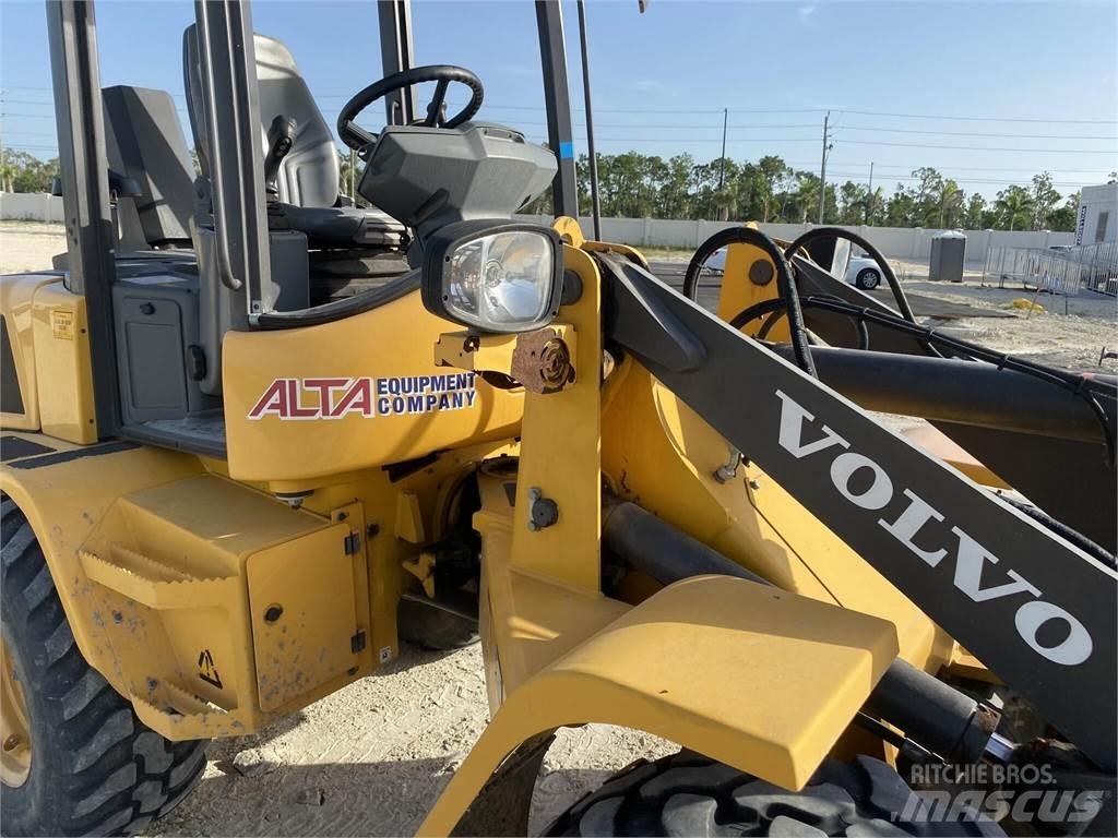 Volvo L30GS Kolesni nakladalci