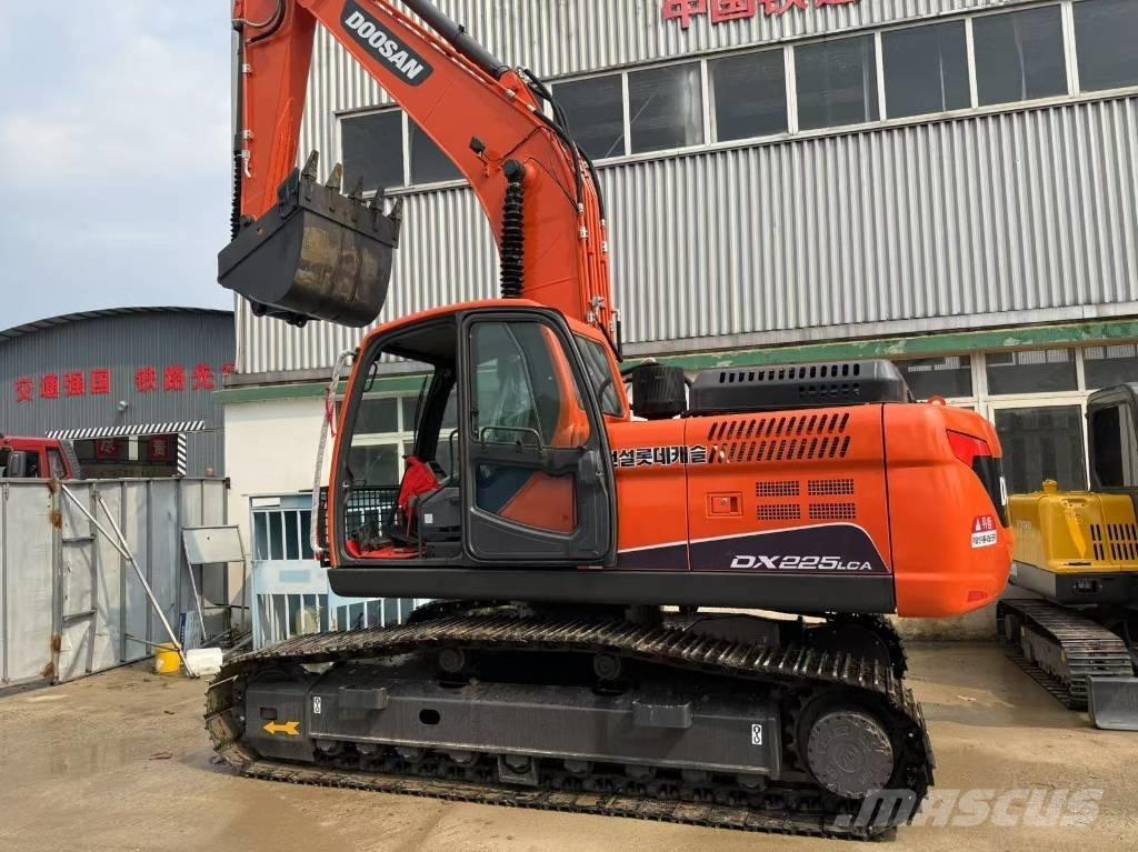 Doosan DX 225 LCA Bagri goseničarji