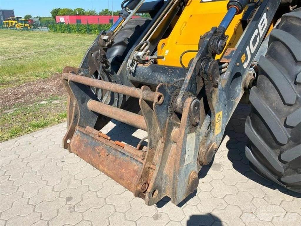 JCB 427 HT AGRI Kolesni nakladalci