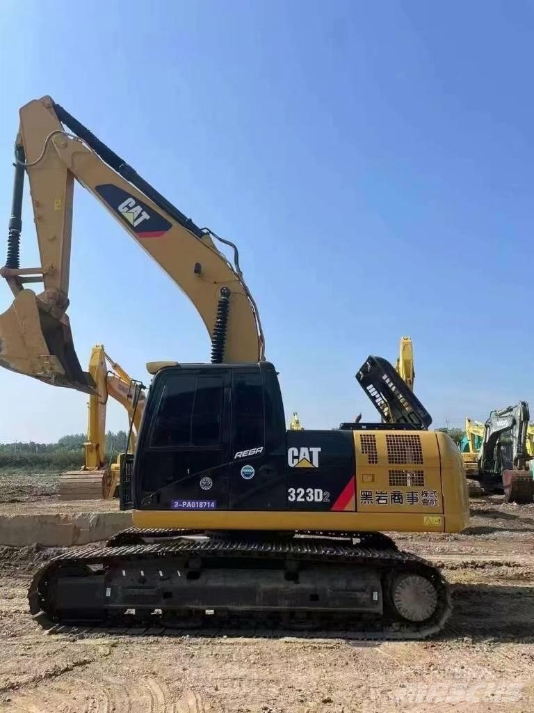 CAT 323D2 Bagri goseničarji
