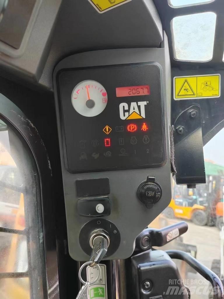 CAT 246 C Skid steer mini nakladalci
