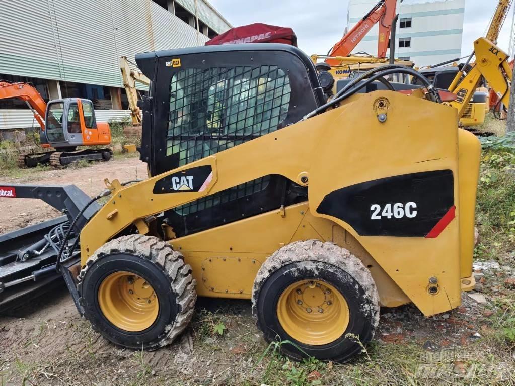 CAT 246C Skid steer mini nakladalci