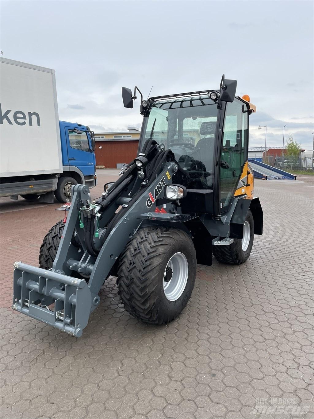 GiANT G3500 X-TRA Skid steer mini nakladalci