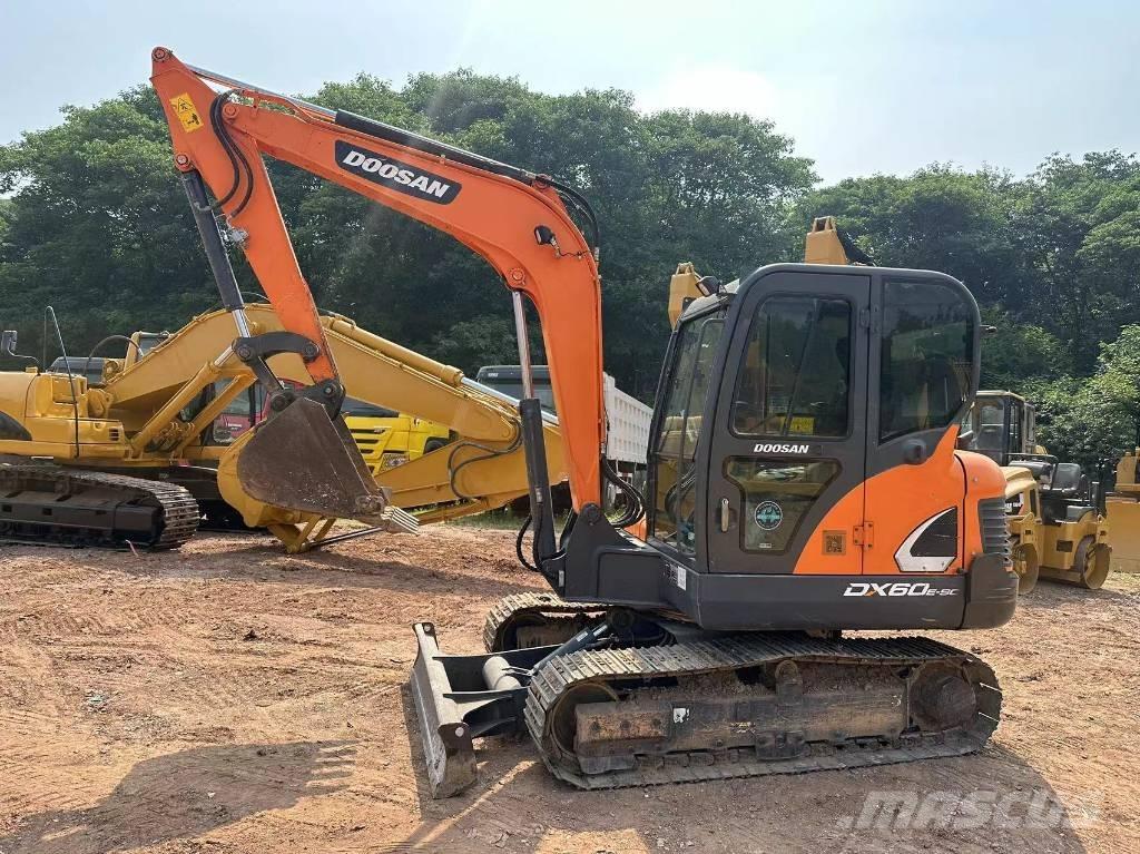 Doosan DX 60 Bagri goseničarji