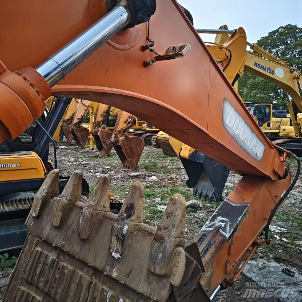 Doosan DX 300 LC Bagri goseničarji