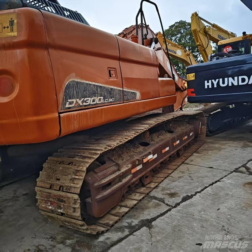 Doosan DX 300 LC Bagri goseničarji