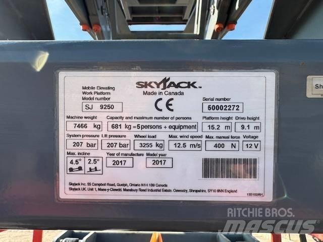 SkyJack SJ 9250 RT Škarjaste dvižne ploščadi