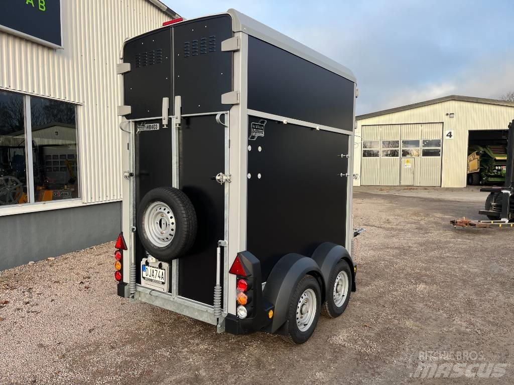 Ifor Williams HB 403 Polprikolice za prevoz živine