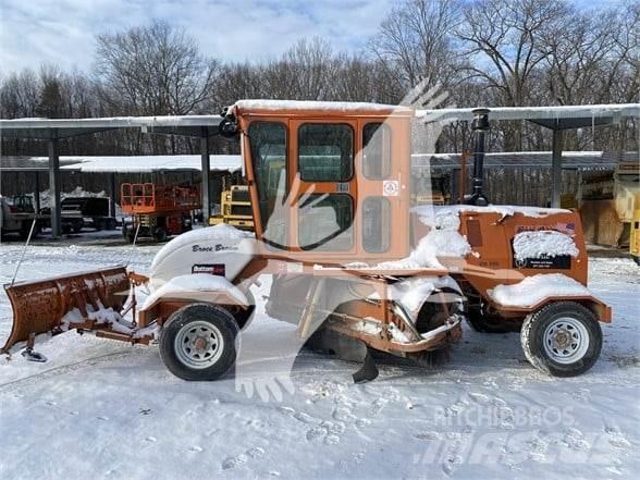 Broce CRT350 Cestni pometači